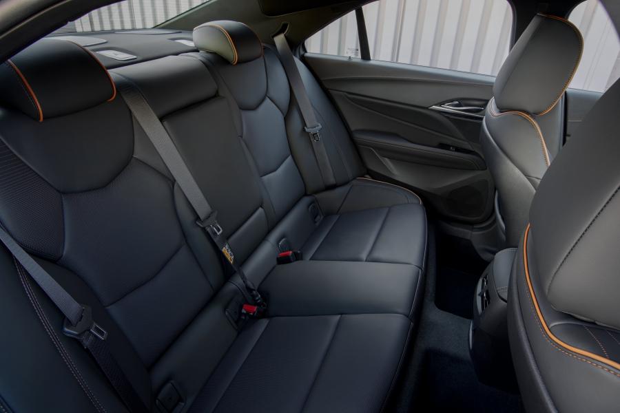 Интерьер Cadillac CT4-V 2019 года  (фото 10 из 32)